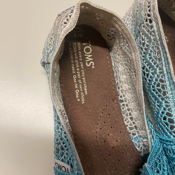 Woman’s crochet Tom’s 8 - Picture 3 of 3